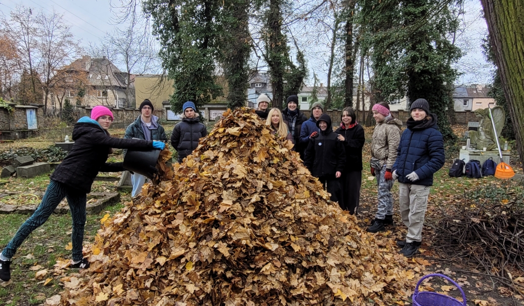 Porządki na Cmentarzu Hutniczym 