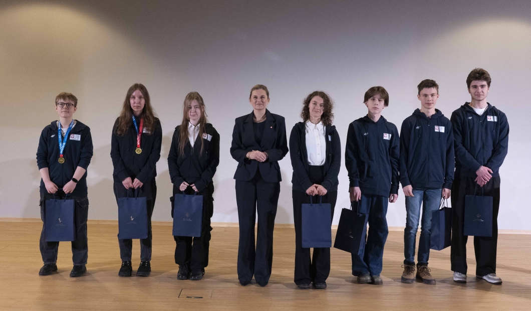 Magdalena Grabysz z klasy 3b na spotkaniu Minister Edukacji Barbarą Nowacką 