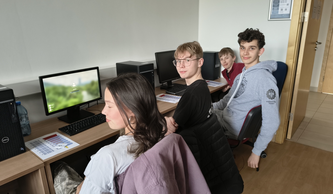 Uczniowie poznają tajemnice Wszechświata i badań w CERN  