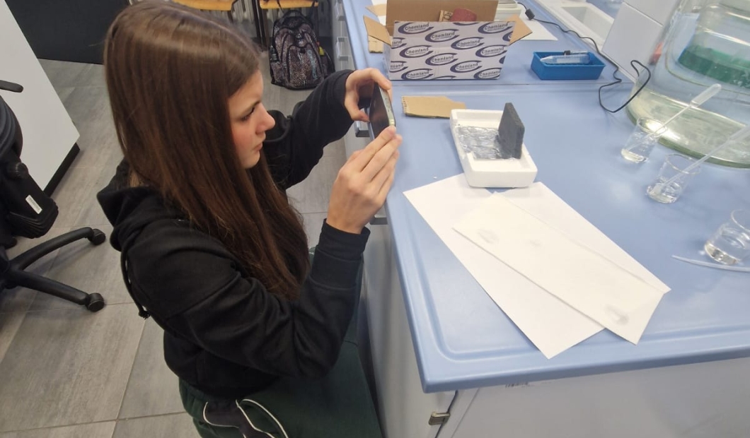 Projekt PBL pt. ”Efekt płatka róży” – badanie hydrofobowości inspirowanej naturą”